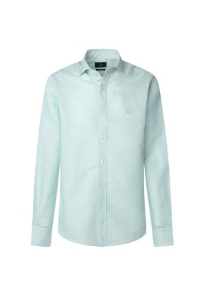 Camisa abotonada de rayas verdes claras, de tela de algodón, de manga larga, con cuello clásico, que presenta botones en la parte delantera y un pequeño logo en el pecho.