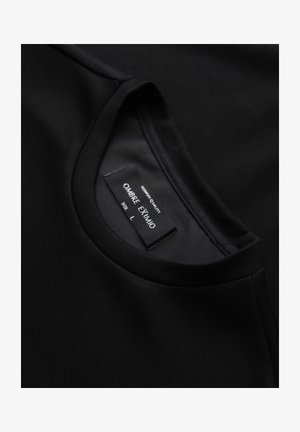 Ombre, Collegepaita - black