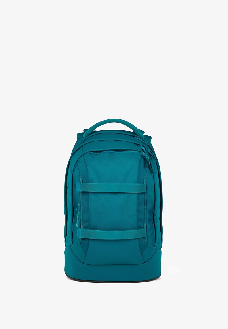 Türkise Rucksack mit strukturiertem Design, ausgestattet mit mehreren Reißverschlussfächern, einem Tragegriff an der Oberseite und vorderen Riemen für zusätzlichen Stauraum.