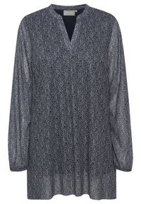 Marineblauwe blouse met een V-hals en lange mouwen, voorzien van een verspreid wit bloemenpatroon op lichte stof. Subtiele plooien aan de onderkant.