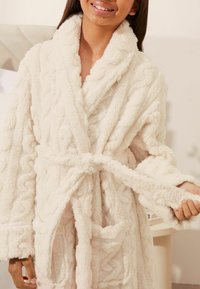 Lipsy REGULAR FIT - Köntös - cream