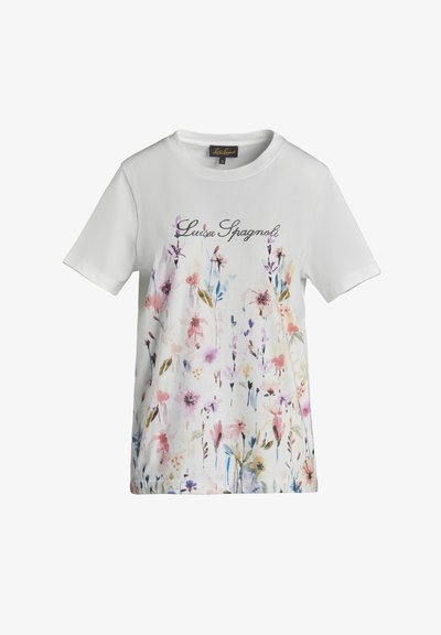 Camiseta de manga corta blanca con un estampado floral de acuarela en rosa, púrpura y verde, con un logotipo en cursiva por encima del diseño.