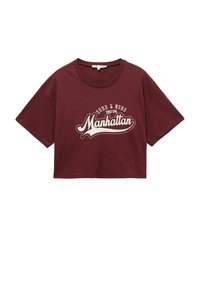 Burgundowa, krótka koszulka z bawełny, z białym nadrukiem graficznym z tekstem "Soho & Noho od 1986 roku Manhattan" w retro stylu.