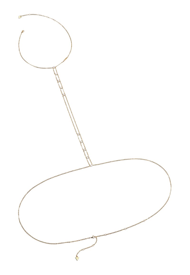 Collana a più strati in tono oro, caratterizzata da catene delicate, un accento geometrico e una chiusura regolabile per diverse lunghezze. Texture liscia e design elegante.