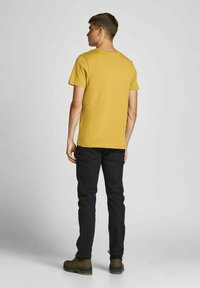 Jack & Jones JJE TEE  O-NECK  - Basic T-shirt - dried tobacco