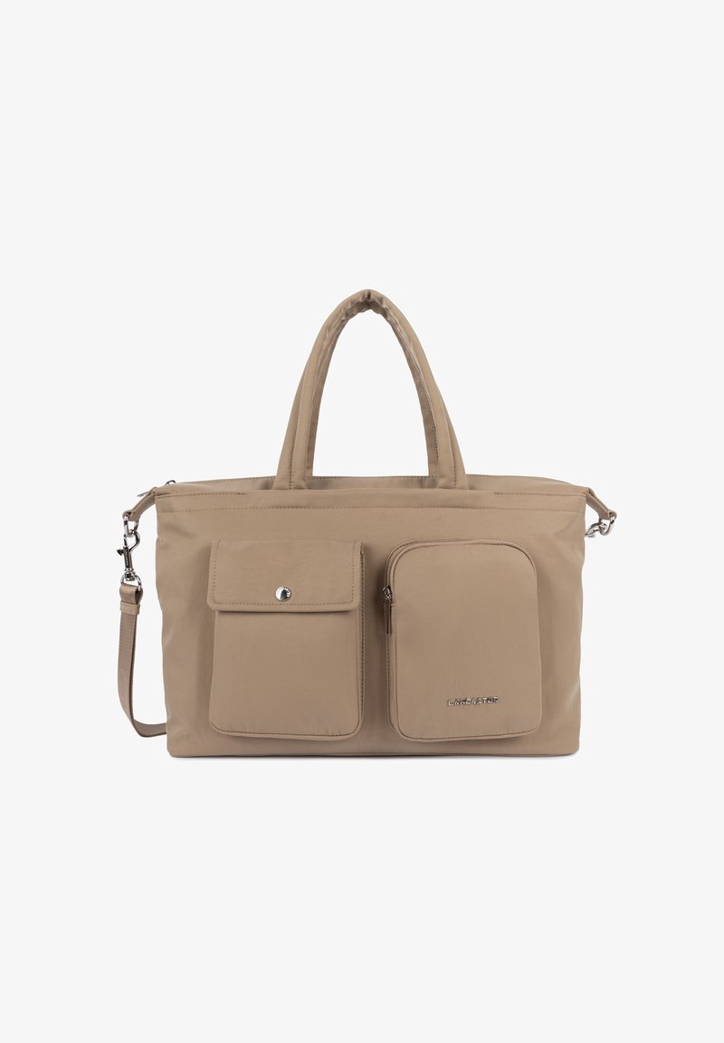 Sac à main rectangulaire beige avec deux poches avant, l'une avec un bouton-pression et l'autre avec une fermeture éclair, et deux poignées supérieures.