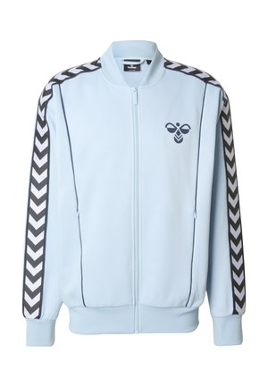 Világoskék cipzáros pulóver bordázott gallérral, fekete-fehér cikkcakk csíkos díszítéssel az ujjakon és logóval a mellrészen.