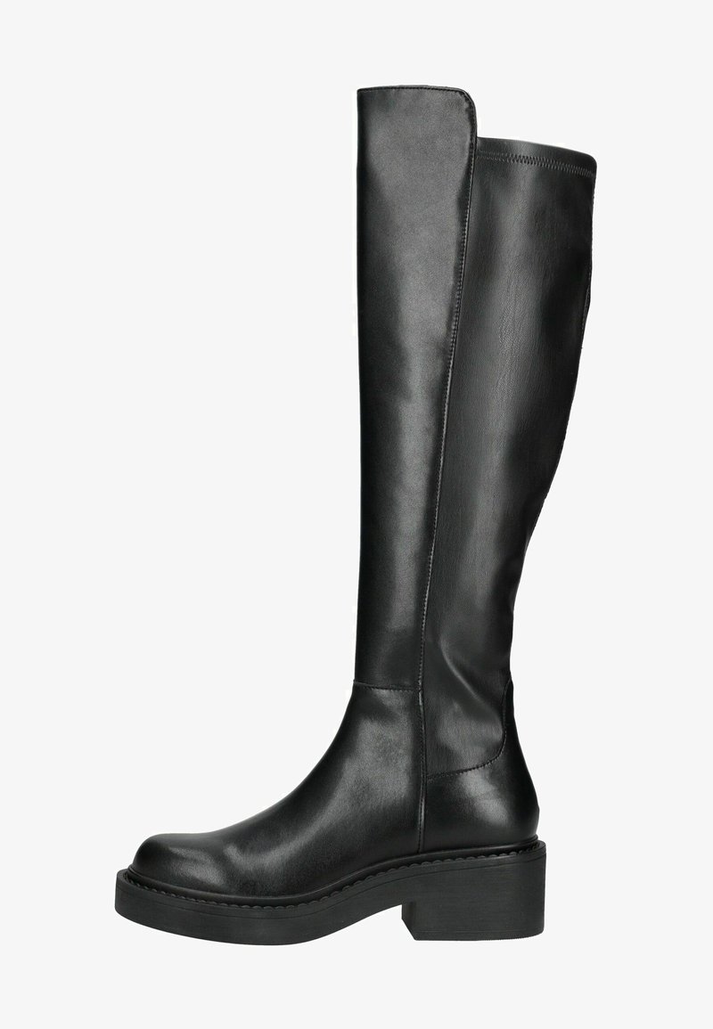 Černé kožené boty po kolena s hladkým povrchem, kulatou špičkou a masivním podpatkem. Obsahují boční panel pro snadné obouvání.
