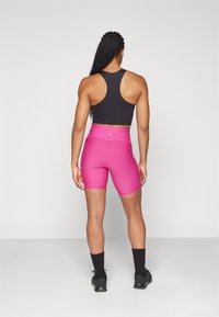 Athleta INTERVAL STASH SHORT - Tamprės - iceplant purple