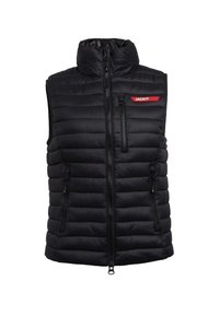 Gilet imbottito nero con colletto alto, dotato di zip frontale e due zip laterali. Piccolo logo rosso sul lato sinistro del petto. Texture liscia.
