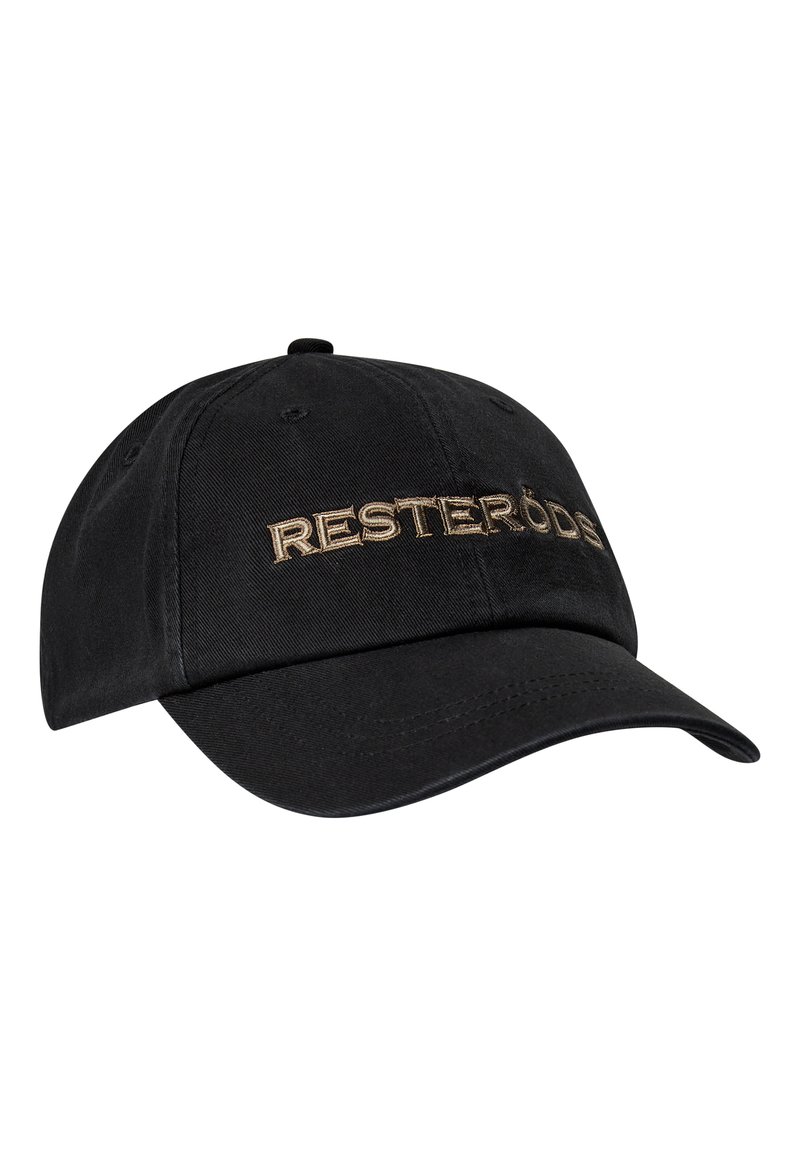 Sort bomuldske cap med broderet tekst "RESTERÖDS" i lys brun foran. Bøjet skygge og justerbar strop bagpå.