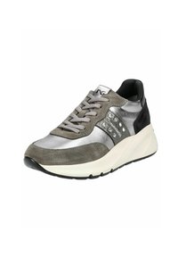 Graue Wildleder- und metallisch silberne Sneaker mit einem strukturierten Streifen und Nietenakzenten, mit einer gepolsterten weißen Sohle und grauen Schnürsenkeln.