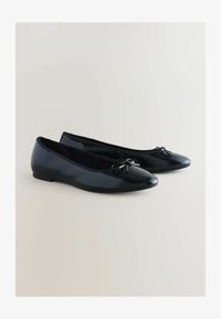 Unselected, new navy patent