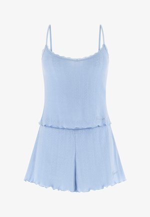 Lichtblauw gebreid mouwloos topje met dunne bandjes en bijpassende uitgebloemde shorts, beide met subtiele verticale patronen en gegolfde randen.