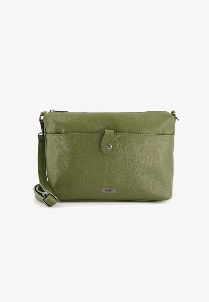 Grüne Leder-Crossbody-Tasche mit glatter Oberfläche, Reißverschluss, Druckknopf-Detail und verstellbarem Riemen. Mit Logo auf der Vorderseite.