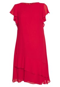 Robe rouge à mi-longueur avec des manches flottantes et des détails en volants superposés le long de l'ourlet, fabriquée dans un tissu léger et transparent.