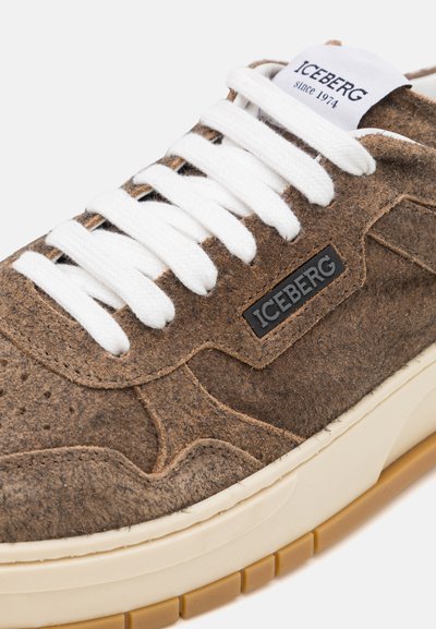 Iceberg CLOCK V2 - Sneakers - comb sigaro