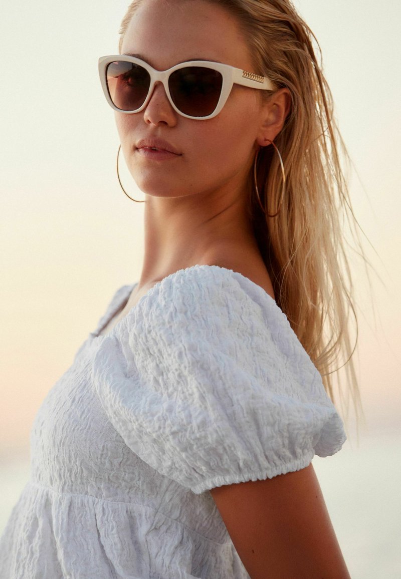 Textured Puff-Sleeve Blouse