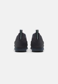 EA7 Emporio Armani LACES UNISEX - Sportcipő - black