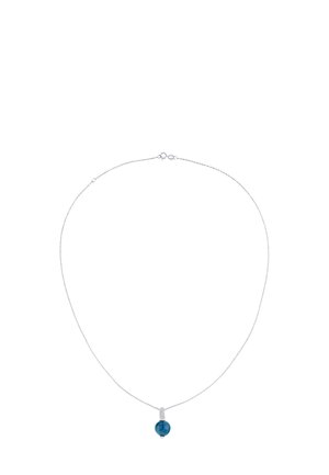 Collana in argento caratterizzata da un pendente rotondo di un blu profondo con un accento testurizzato in argento, creando un design semplice ma elegante.