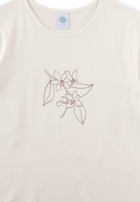 Cremefarbenes T-Shirt mit rundem Ausschnitt, das ein florales Design in zarten Violett- und Pastellfarben auf glattem, leichtem Stoff zeigt.