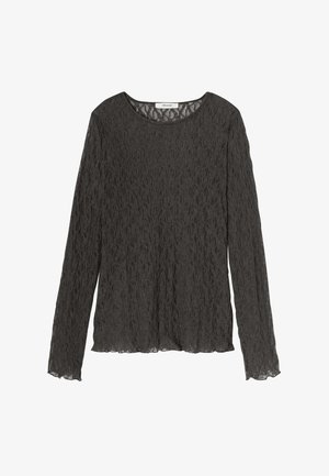 Haut en dentelle noire à manches longues avec un col rond et un motif floral subtil, tissu légèrement transparent et bords festonnés sur les manches et l'ourlet.