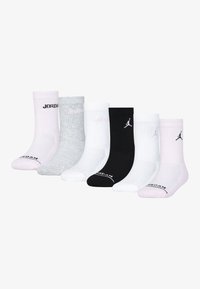 Six paires de chaussettes : rose, gris, noir et blanc. Texture côtelée avec des logos contrastés. Hauteur cheville avec pointe et talon renforcés.