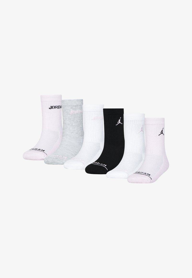 Seis pares de calcetines: rosa, gris, negro y blanco. Textura acanalada con logotipos en contraste. Altura del tobillo con refuerzo en la punta y el talón.