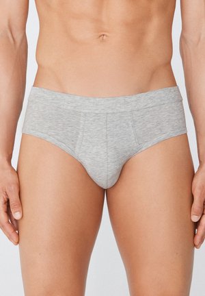 Graue Baumwollunterhosen mit einer glatten, weichen Textur, tief sitzendem Bund und minimalistischer Gestaltung ohne sichtbare Muster oder Verzierungen.