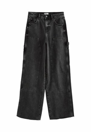 Jeans neri a gamba larga realizzati in denim, con tasche frontali, ampie tasche laterali e dettagli di cucitura visibili.