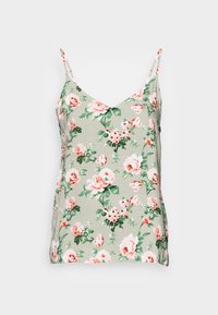 Camisole floral en vert clair, avec des roses roses et blanches, fines bretelles, décolleté en V et texture de tissu lisse.