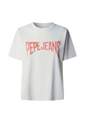 Valge lühikeste varrukatega T-särk ümmarguse kaelusega, millel on rindkere kohal veidi kaarekujulise kujundusega kulunud punane "PEPE JEANS" tekst.