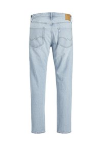 Jeans in denim azzurro chiaro con design a gamba dritta, dotati di un'etichetta in pelle sul girovita e due tasche posteriori con cuciture a contrasto.