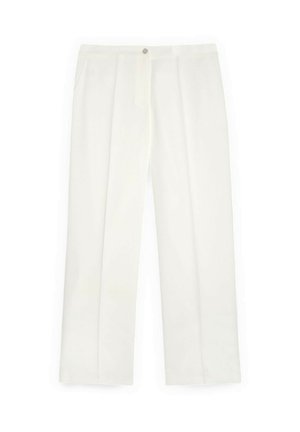 Witte, op maat gemaakte broek met voorplooien, zijzakken en een knoopsluiting in de tailleband.