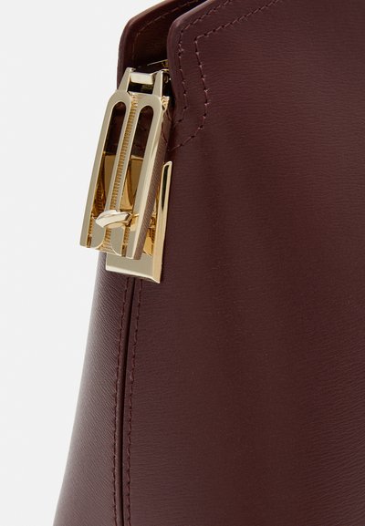 Victoria Beckham Τσαντάκι - burgundy