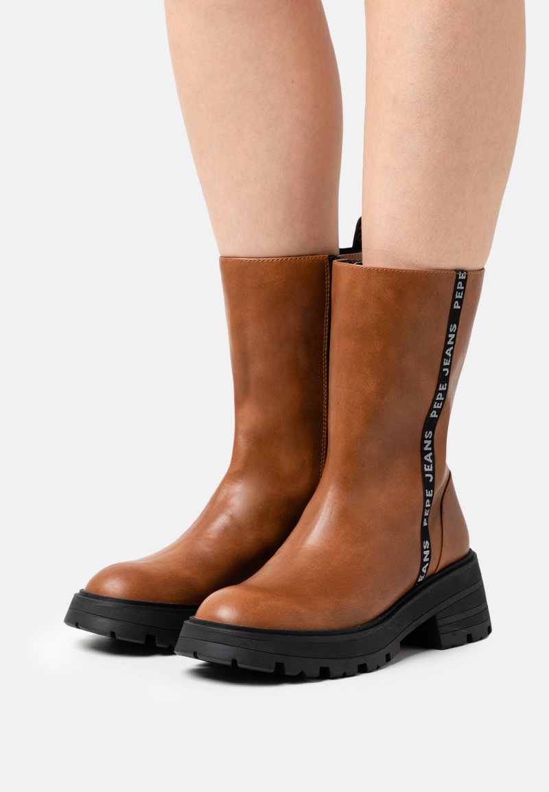 Pepe Jeans SODA BASS  - Botas de tornozelo com plataforma - nut brown