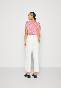 b.young by Zalando BUTTON PANTS - Püksid - marshmallow