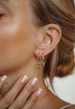 HERZ UND PFEIL CREOLEN - Earrings - goldfarben