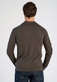 Lindbergh Pikeepaita - dk brown mel