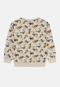 Beige Sweatshirt mit einem Allover-Print von Baumaschinen, einschließlich Baggern und Lastwagen, mit gerippten Bündchen und Saum.
