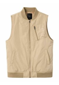 Gilet beige senza maniche con zip frontale, colletto a costine e due tasche laterali. Presenta una tasca sul petto con zip e una texture liscia.