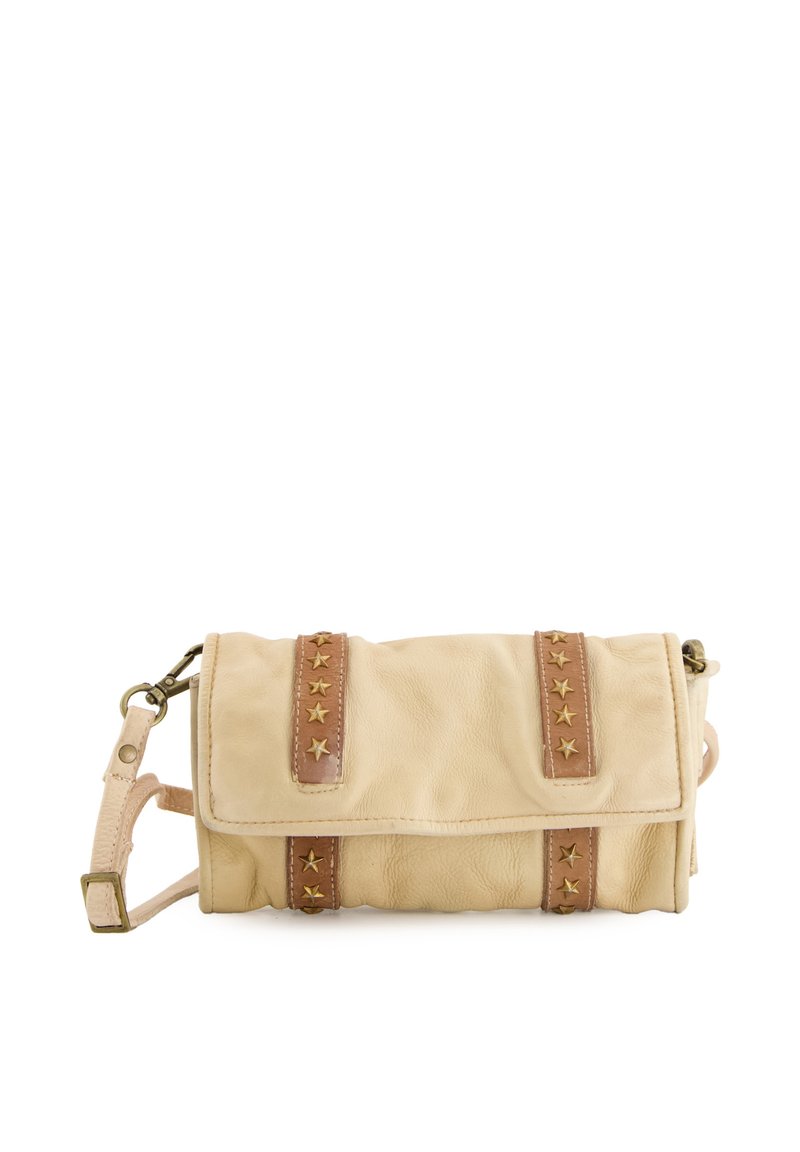 Creme læder clutch med brune stropper og guldstjerne udsmykninger. Har en fold-over klap og en aftagelig skulderrem.