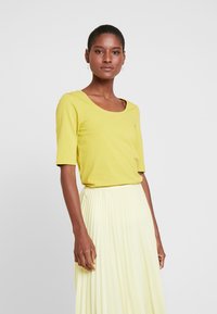 OPUS SLIM FIT ROUND NECK - T-shirt basic - green leaf