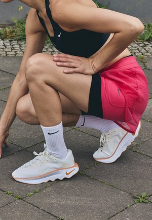Nike Performance, Chaussures de running sur route - white