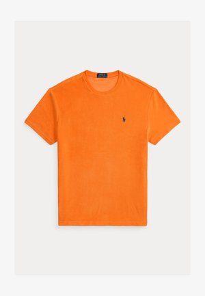 Lühikeste varrukatega oranž ümberkaelusega t-särk, vasakul rinnal väike tumesinine Polo Ralph Laureni tikitud logo.