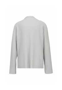 Lichtgrijze geribde cardigan met een ontspannen pasvorm, lange mouwen en een V-halslijn. Kenmerkt zich door verticale textuur en subtiele stikdetails.