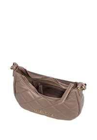 Pussilaukku valmistettu tilkkutyönä ruskeasta nahasta, jossa on kultaiset yksityiskohdat. Varustettu vetoketjulla, kahdella osastolla ja lyhyellä hihnalla helppoa kantamista varten.