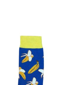 Blaue Baumwollsocke mit einem gelben gerippten Bündchen, das ein wiederholtes Muster aus Bananen und Blumen zeigt. Glatte Textur, knöchellang.