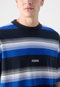 HUGO NISTRIPO - Triko s potiskem - open miscellaneous