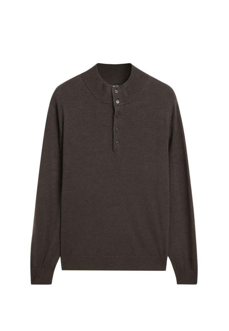 Pullover marrone scuro a maniche lunghe con collo alto a costine e una chiusura a cinque bottoni al centro frontale.